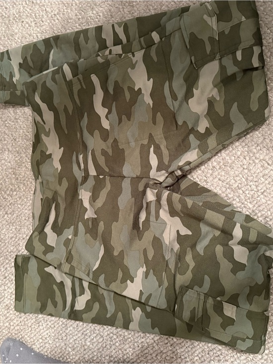 PINK Victoria's Secret Pants - PINK Victoria's Secret Olive Green Camo Leggings